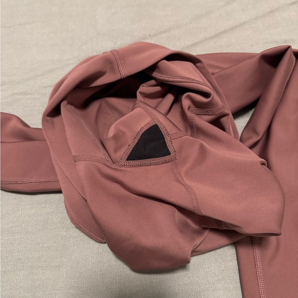 ALO Yoga Airlift Workout Leggings 3/4 Length Mauve Woodrose (small) - Picture 5 of 10